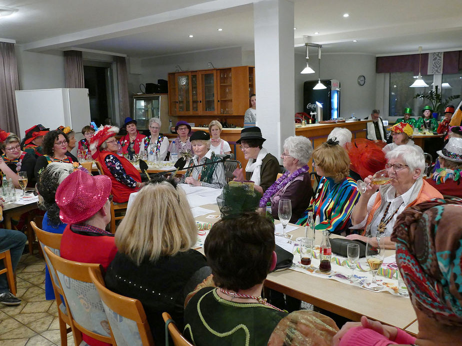 Frauenkarneval der kfd im Landhotel Weinrich (Foto: Karl-Franz Thiede)